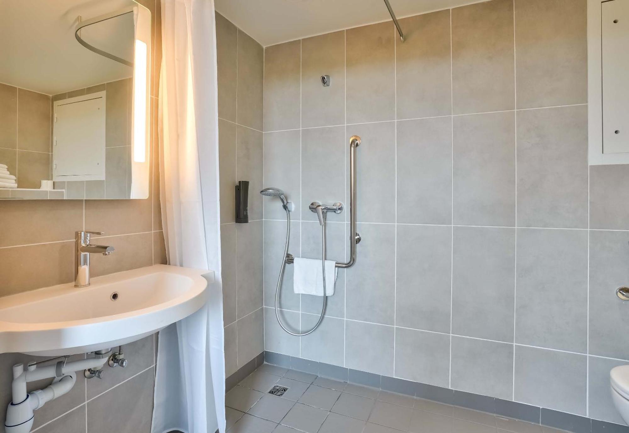 B&B Hotel Paris Porte D'Orleans Montrouge Exterior foto